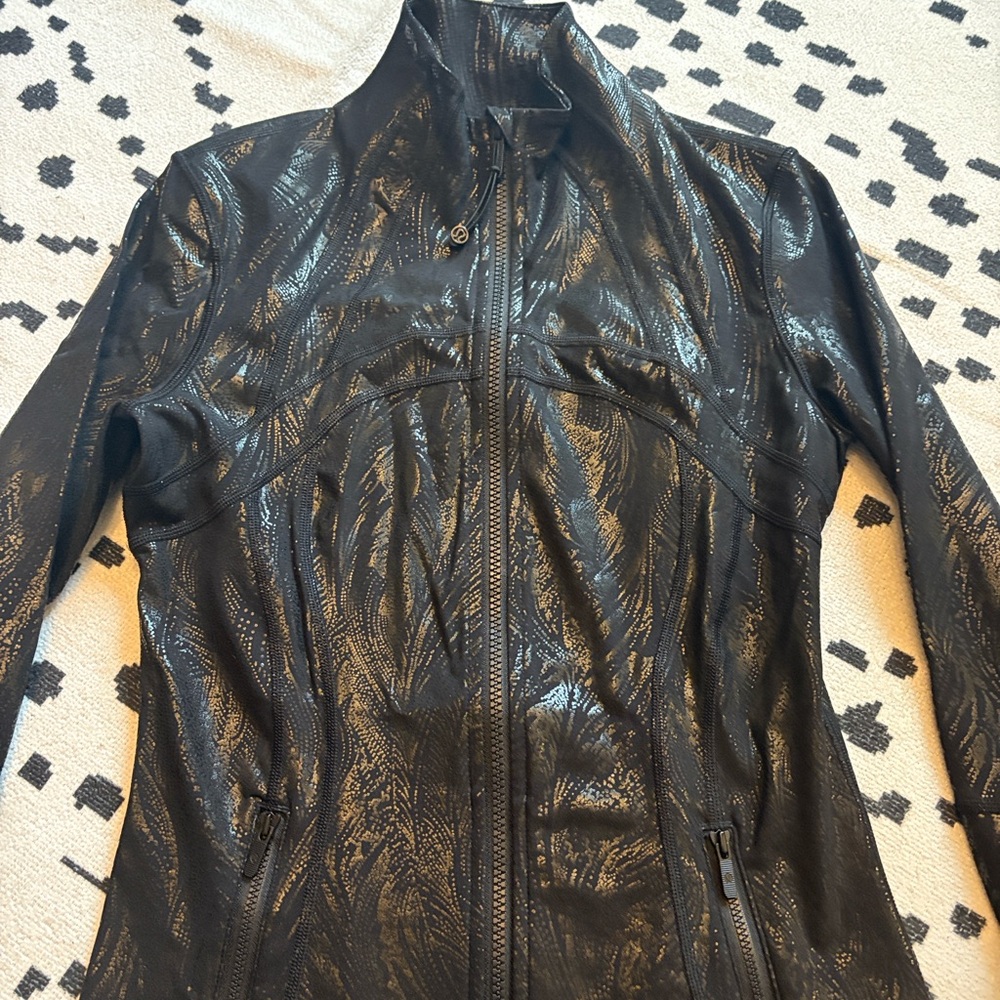 Lululemon Athletica Black Shiny Patterned Jacket - Picture 5 of 7